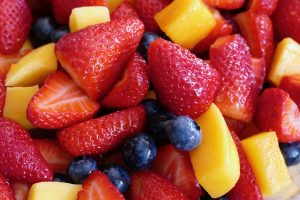 HEALTHY SNACKS YOUR KIDS WILL LOVE 1 Greenstories-healthy-snacks-fresh-fruit-az-heart-foundation-foodie-web