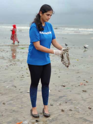 VOLUNTEERING AT A BEACH CLEANUP