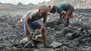 Greenstories-indian-labourers-collect-coal-at-an-open-mine-in-dhanbad-in-the-eastern-indian-state-of-jharkhand-in-december-2017-1592501733902-2