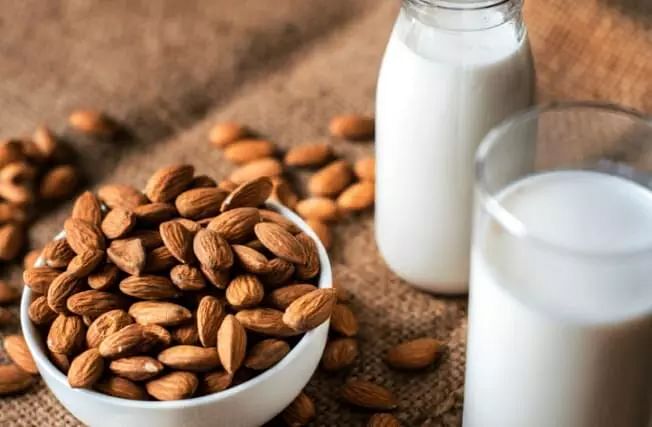 Know the Health Benefits of Almond Milk