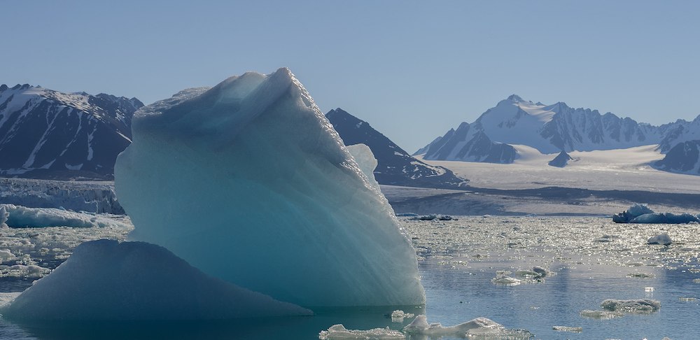 Climate Change: Earth’s Poles Hit by Simultaneous Heatwaves