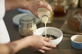 Which Plant-Based Milk is Healthier: Almond Milk or Oat Milk?