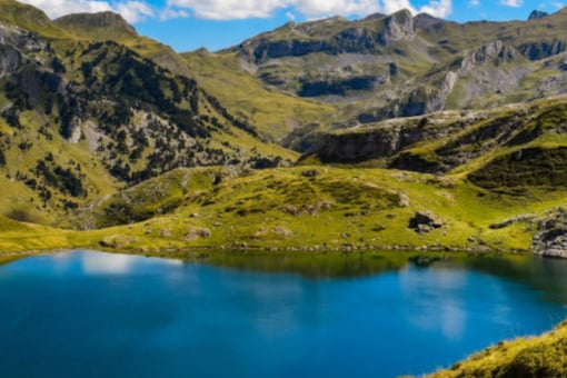 Climate Change Could Cause Lakes to Change Colour, Here’s How￼