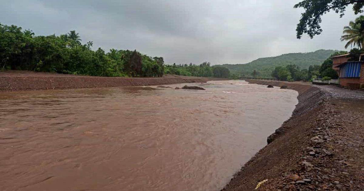 Tired of the flooding every year, a village in Maharashtra came together to restore its river