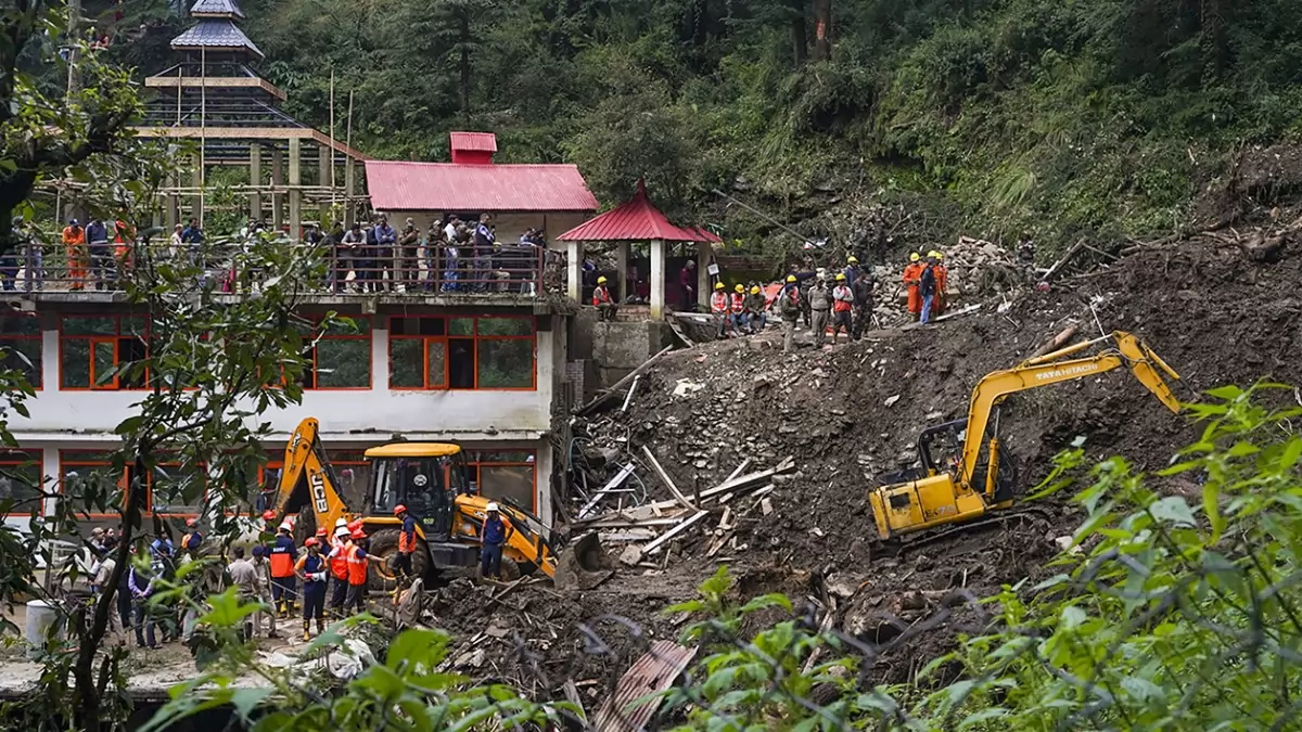 Trouble In Paradise: Tourism Crown Jewel Shimla Well Above Its Carrying Capacity, Ripe For Major Environmental Disaster 1 Trouble In Paradise: Tourism Crown Jewel Shimla Well Above Its Carrying Capacity, Ripe For Major Environmental Disaster 1