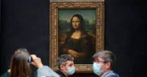 Climate change activists aim soup at 'Mona Lisa' in Paris Louvre 1