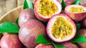 Passion fruit can be great for inflammation and immunity! Know the benefits of this exotic fruit