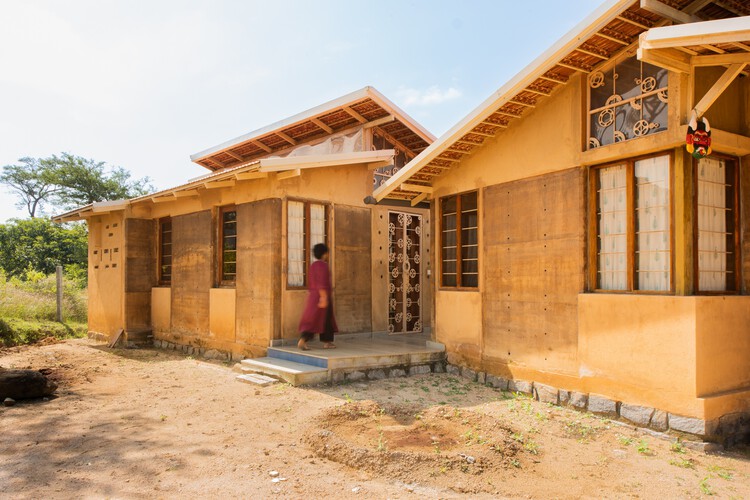 The Merits of Greenwashing: Social Stigma around Natural Construction in India