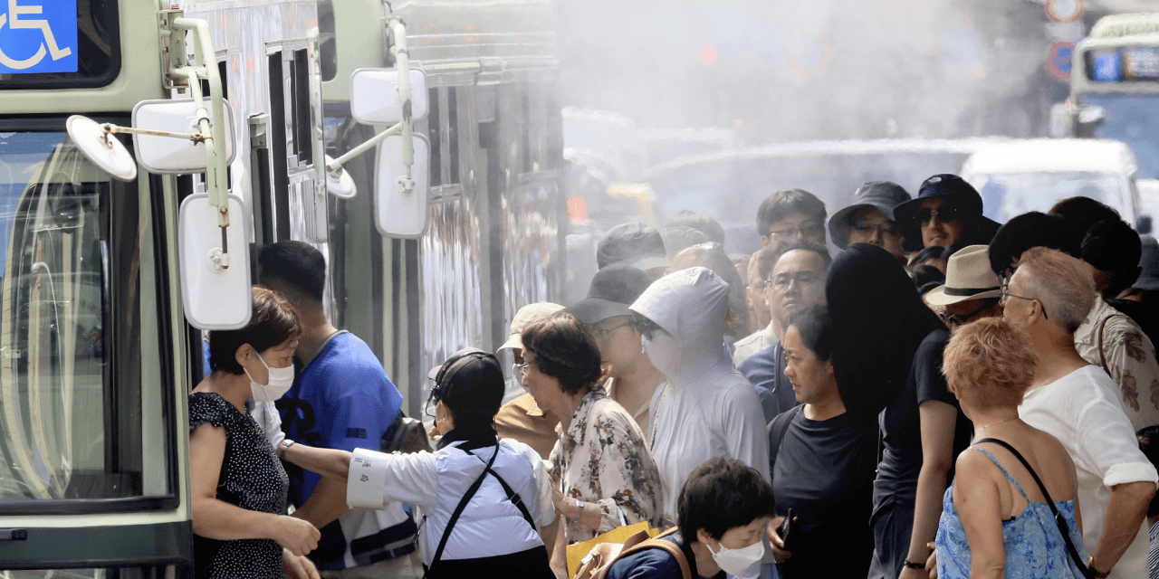 Intense heat waves continue in Japan, South Korea