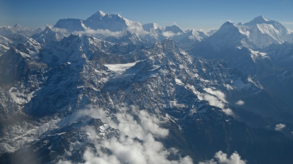 Experts witness climate toll on Himalayas from mountain flight