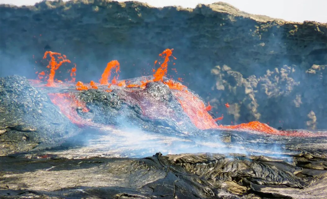 Fresh lava from Earth’s mantle found bursting onto the surface where a new ocean is forming
