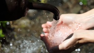 MIT's high-tech ‘bubble wrap’ turns air into safe drinking water — even in Death Valley 1