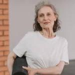 Psychology says the most genuine form of minimalism usually arrives in the second half of life, and it rarely looks like the version social media celebrates — it’s a quieter, harder practice of letting go of versions of yourself, relationships, and expectations that most people spend their whole lives defending