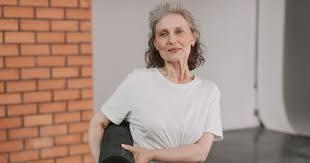 Psychology says the most genuine form of minimalism usually arrives in the second half of life, and it rarely looks like the version social media celebrates — it’s a quieter, harder practice of letting go of versions of yourself, relationships, and expectations that most people spend their whole lives defending