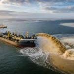 The Netherlands deposits 2.6 million cubic meters of sand into the sea to save natural areas threatened with disappearing under the water, in a mega-operation to curb erosion and slow the rise in sea level.