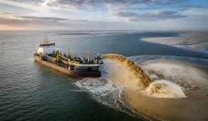 The Netherlands deposits 2.6 million cubic meters of sand into the sea to save natural areas threatened with disappearing under the water, in a mega-operation to curb erosion and slow the rise in sea level.